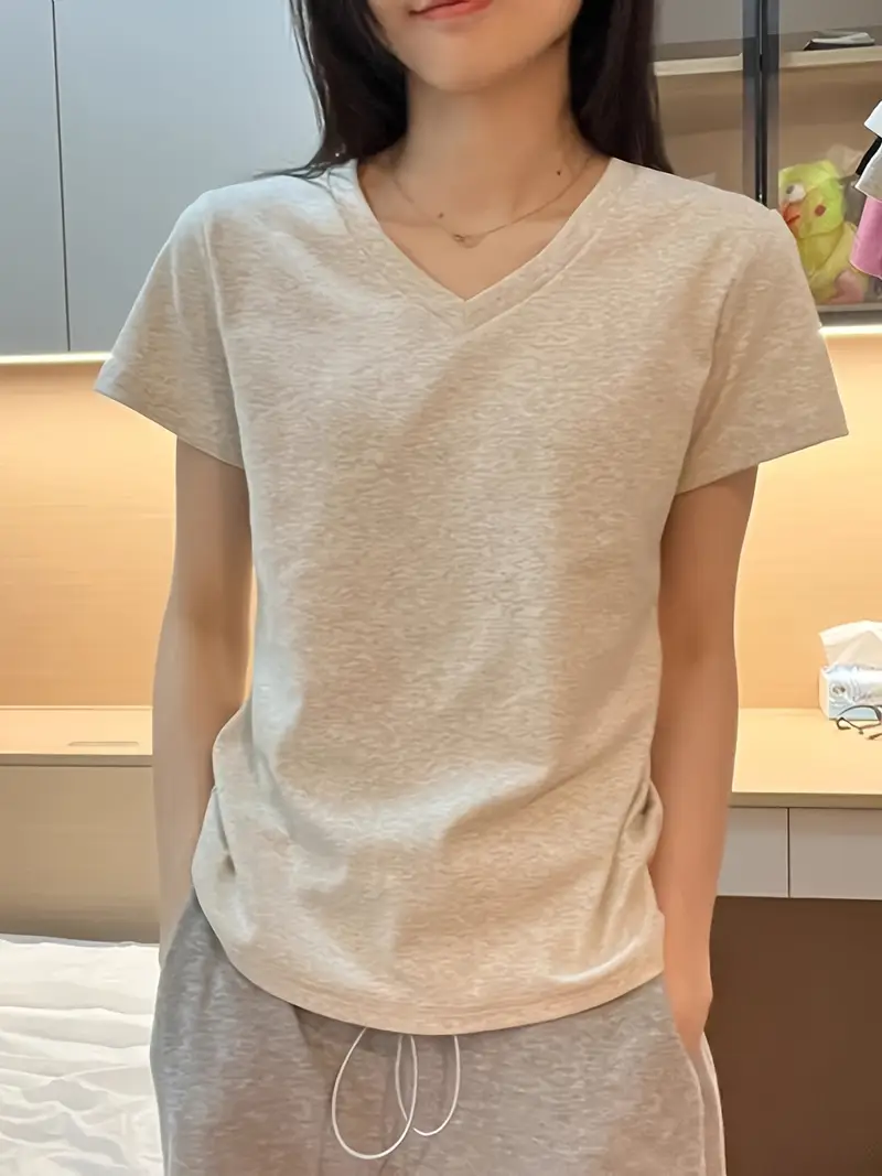 여성용 우아한 V넥 티셔츠 - 미니멀리스트 데일리 & 포멀 탑 - 부드러운 베이지 컬러, 세탁기 사용 가능, 다목적 의류, 클래식 실루엣, 편안한 소재, 반팔 티, 오피스 웨어