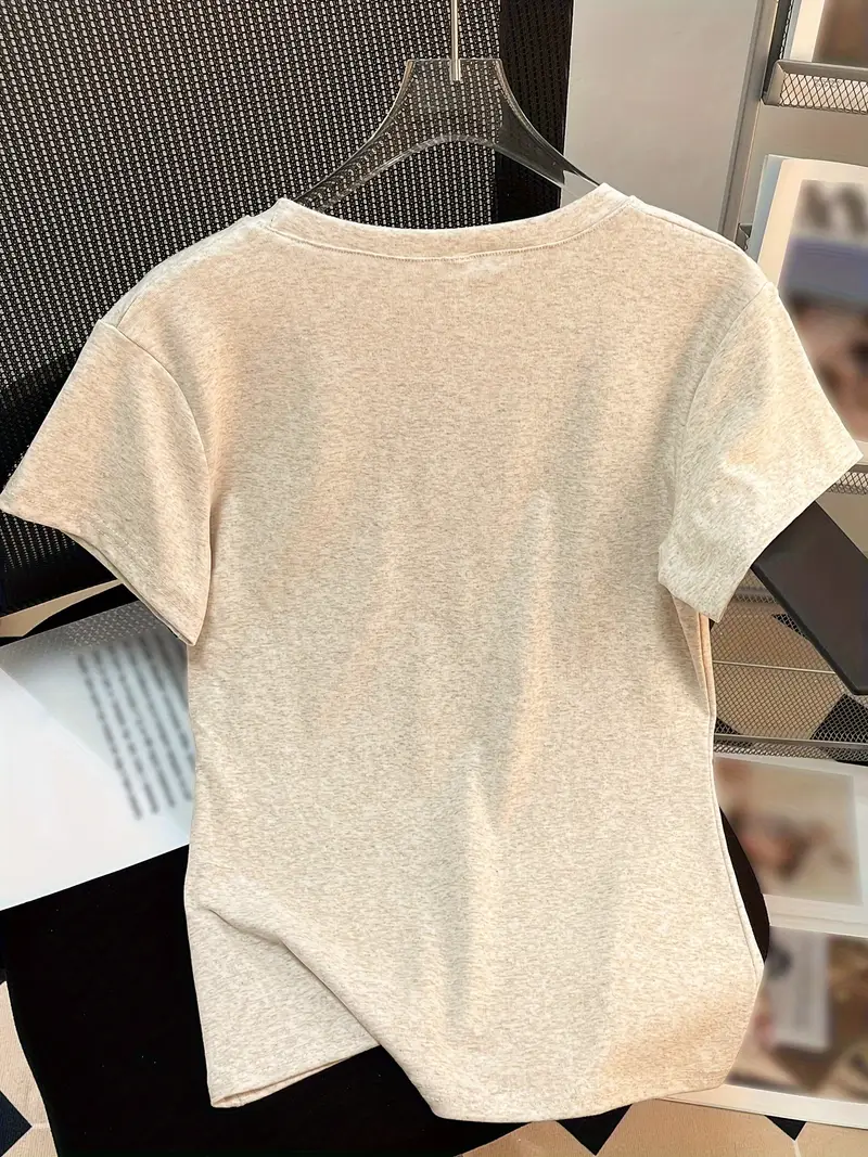 여성용 우아한 V넥 티셔츠 - 미니멀리스트 데일리 & 포멀 탑 - 부드러운 베이지 컬러, 세탁기 사용 가능, 다목적 의류, 클래식 실루엣, 편안한 소재, 반팔 티, 오피스 웨어